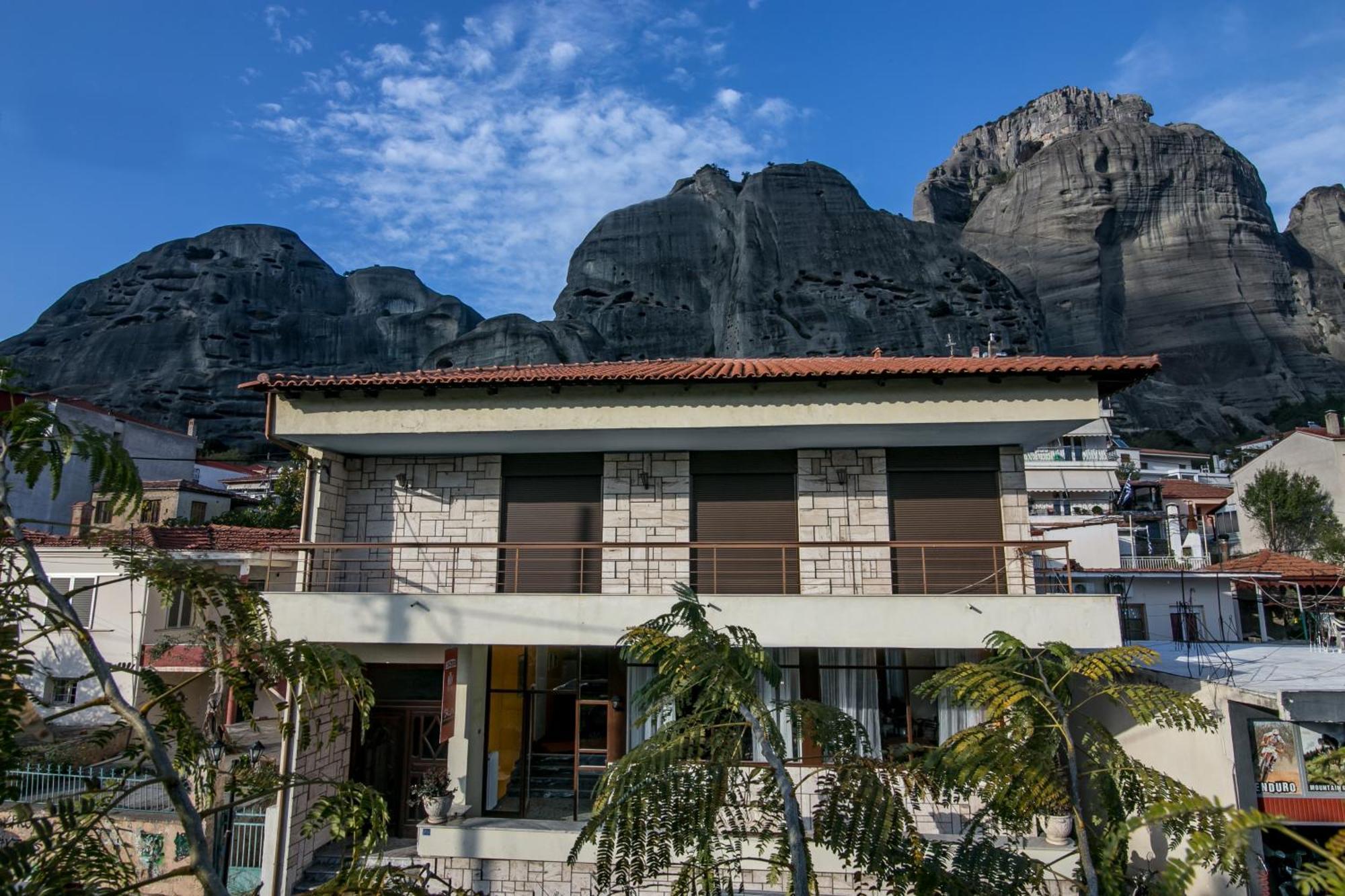 The Holy Rock - Hostel At Meteora 칼람파카 외부 사진